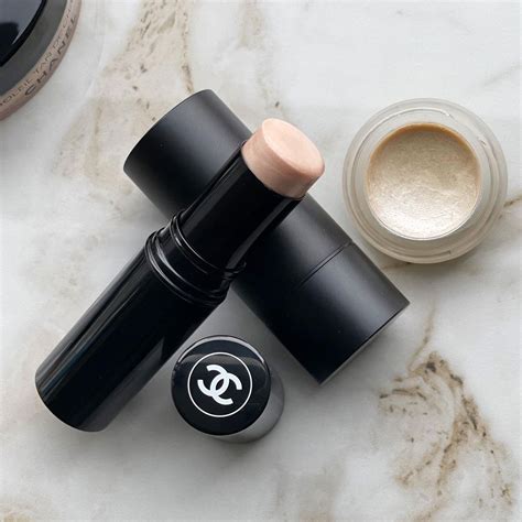 chanel sculpt|Chanel highlighter.